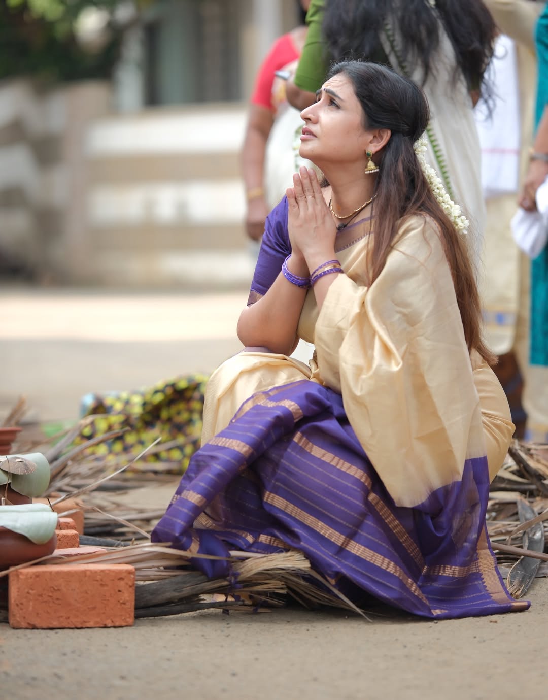 Sujitha: Pandian Stores’ Dhanalakshmi’s Devout Attukal Pongala Darshan – See Her Deep Faith