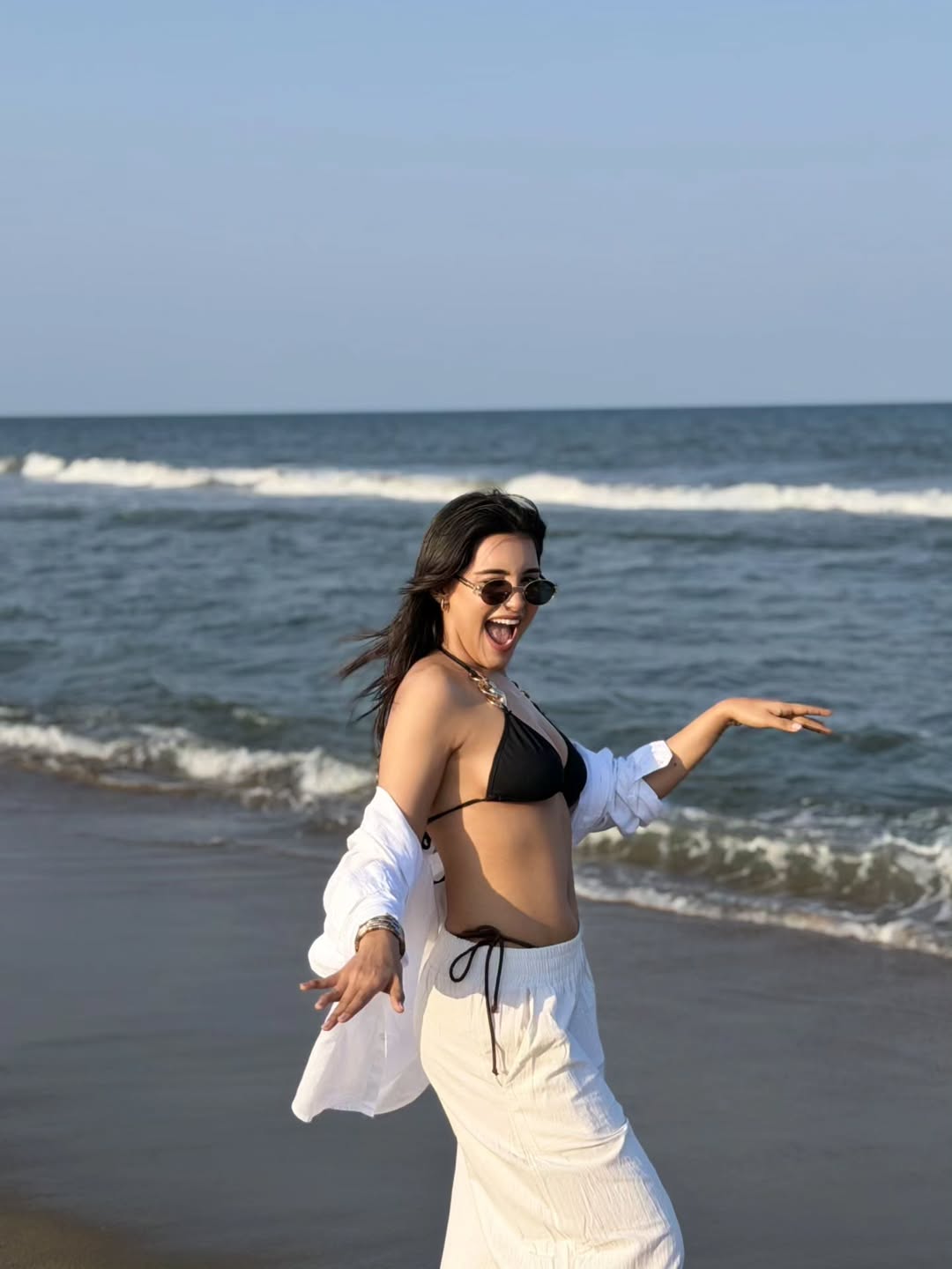 Dharshana Sripal beach photos