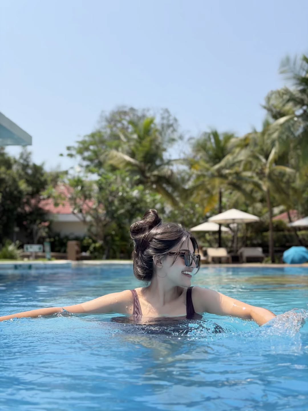 Dharshana Sripal beach photos