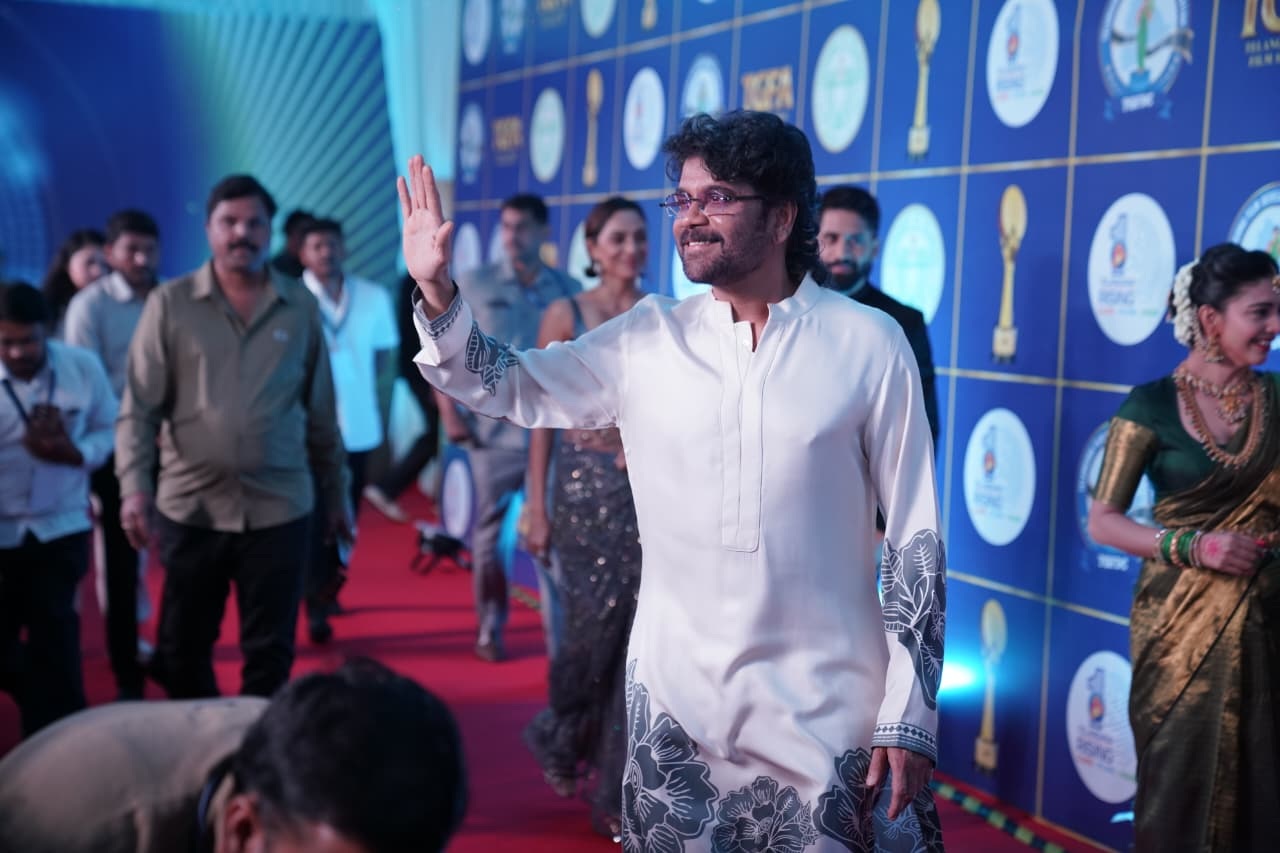 Nagarjuna Akkineni waving to audience at awards entry