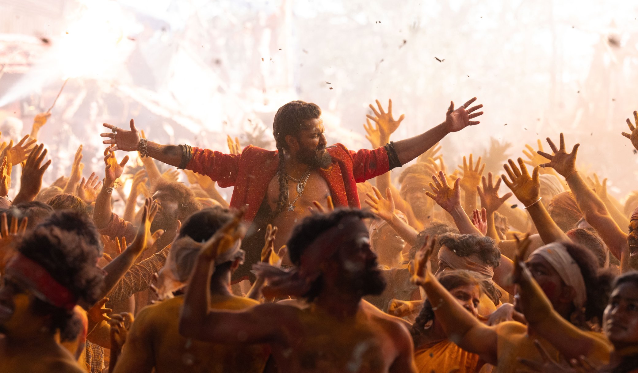 Nani dancing with group performers in Aaya Sher