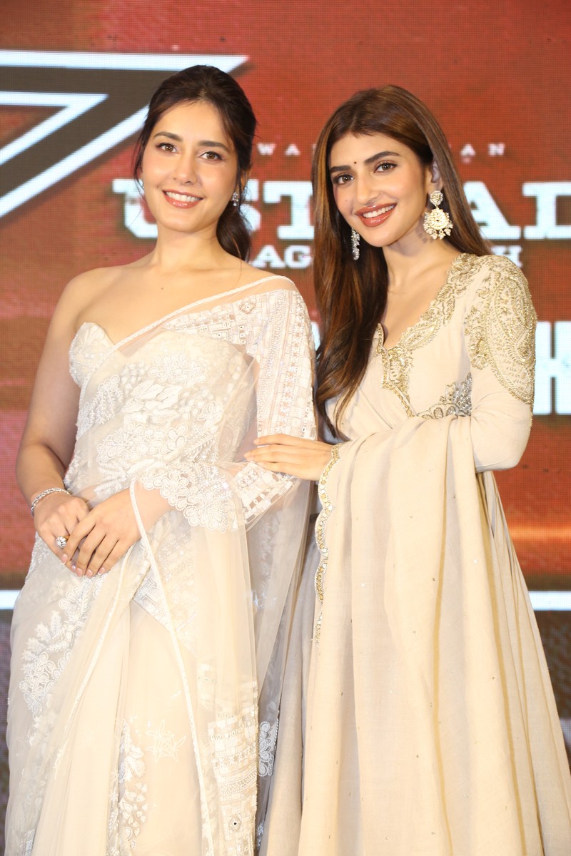 Raashii Khanna Sreeleela posing together for media