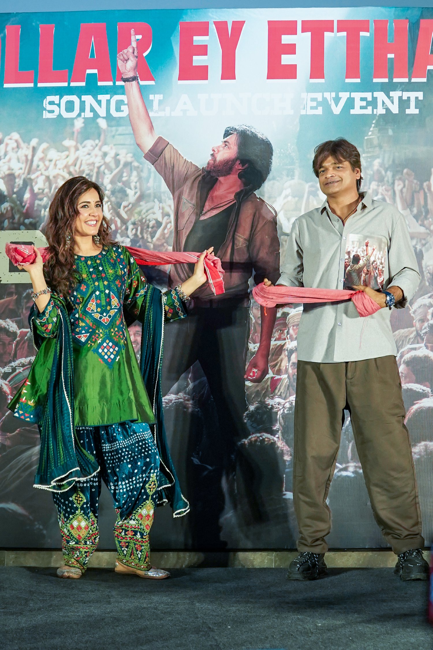 Raashii Khanna Harish Shankar dancing during song launch