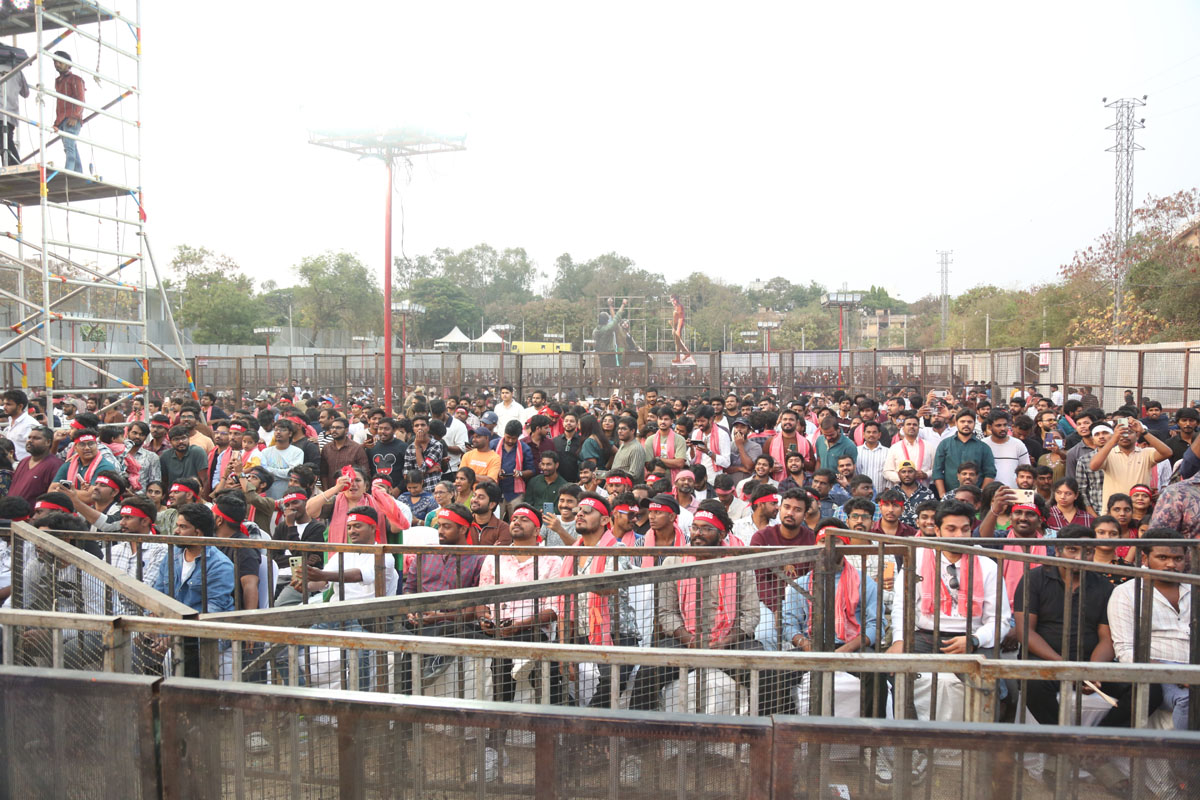 Huge crowd gathered outside Ustaad Bhagat Singh event