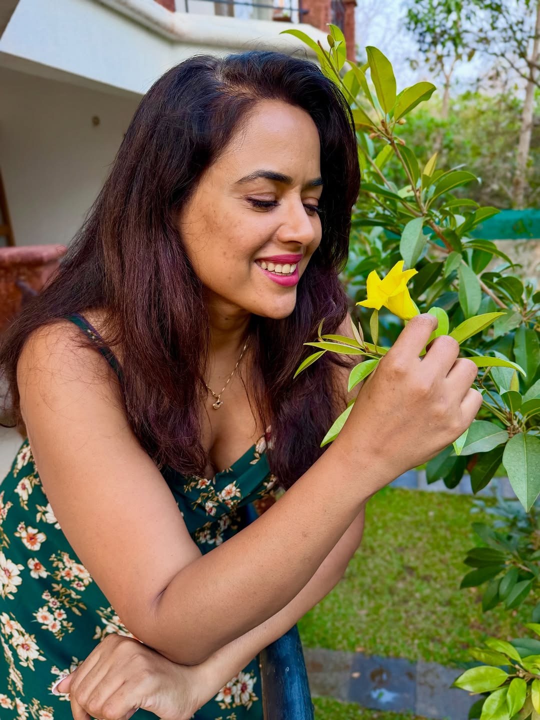 “Vaaranam Aayiram Actress Sameera Reddy’s Latest Photos Go Viral on Social Media”