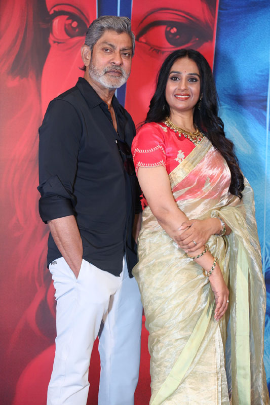 Jagapathi Babu and Laya at Vadhala press meet