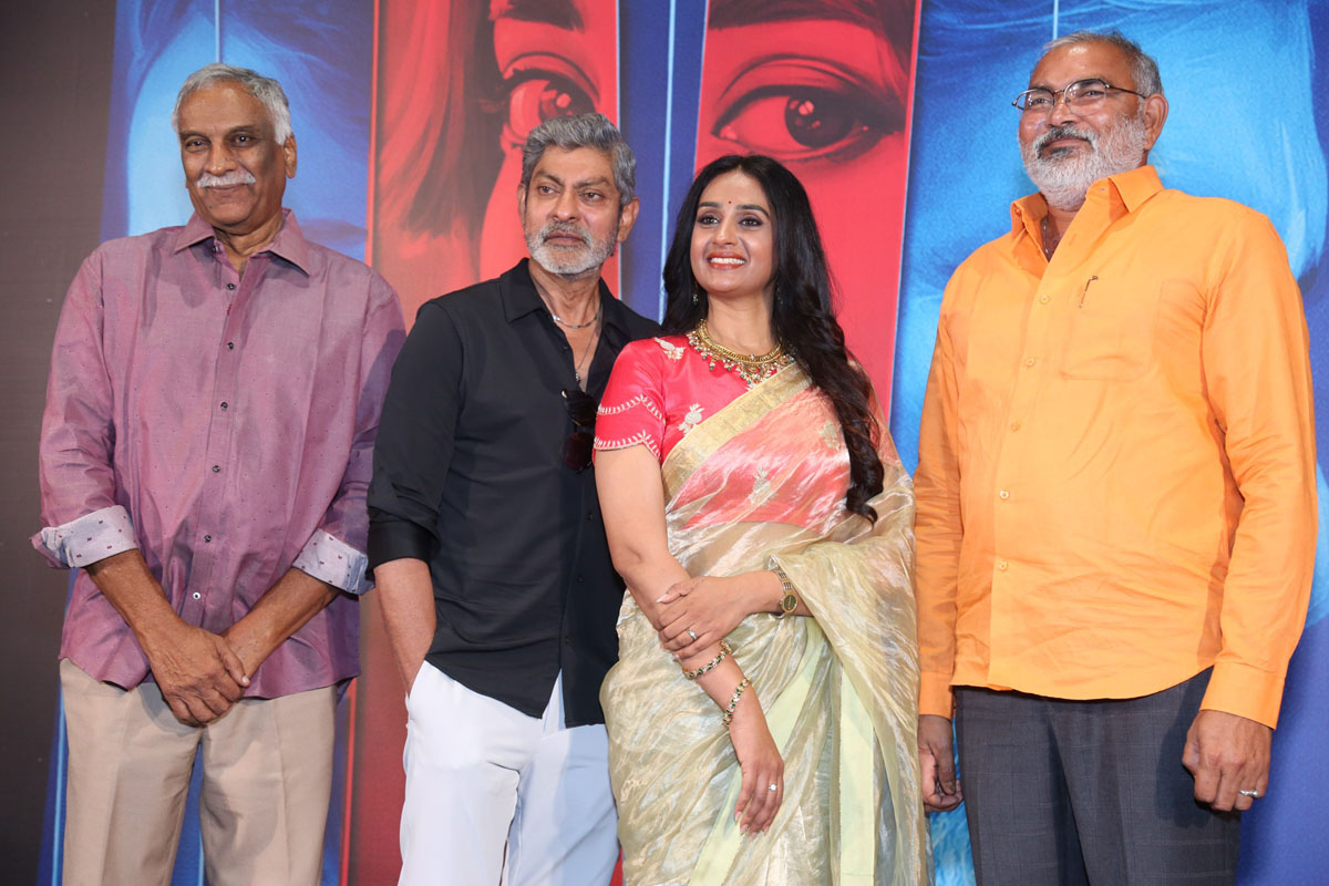 Jagapathi Babu Laya with producers at Vadhala event