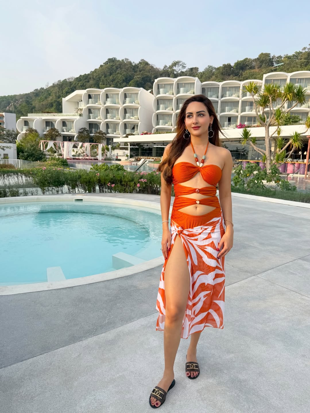 Zaara Yesmin summer style poolside confident glamorous look