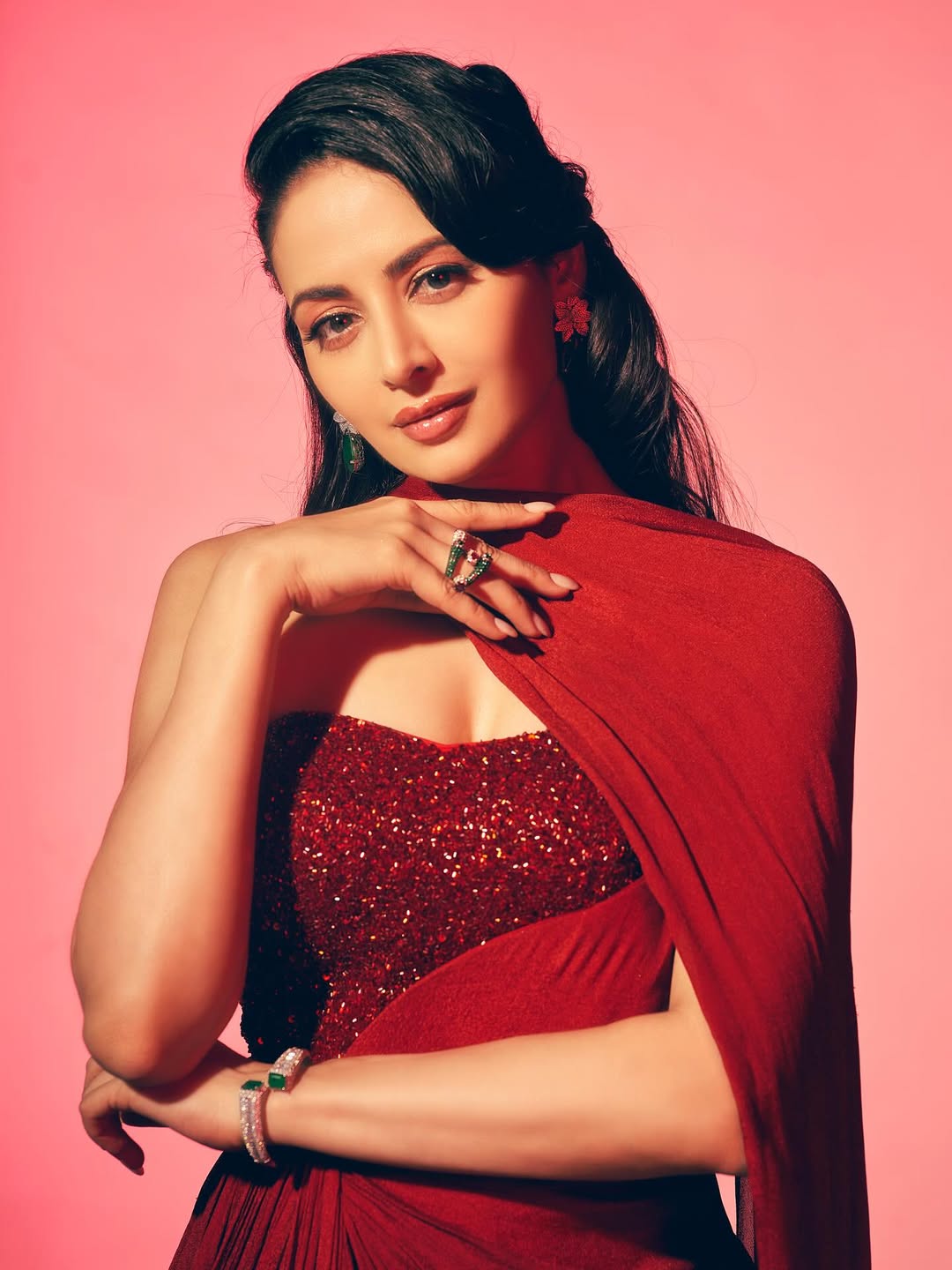 Zoya Afroz stunning look in red outfit