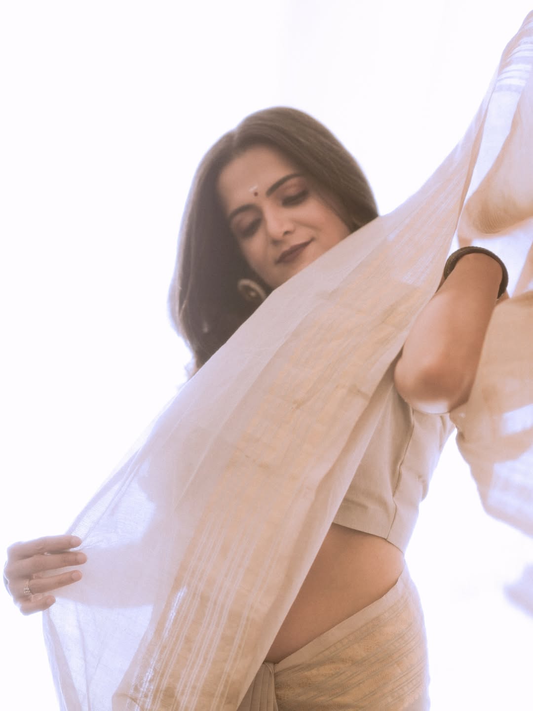 Actress DD Neelakandan Mesmerize Photos With Jasmine And Saree