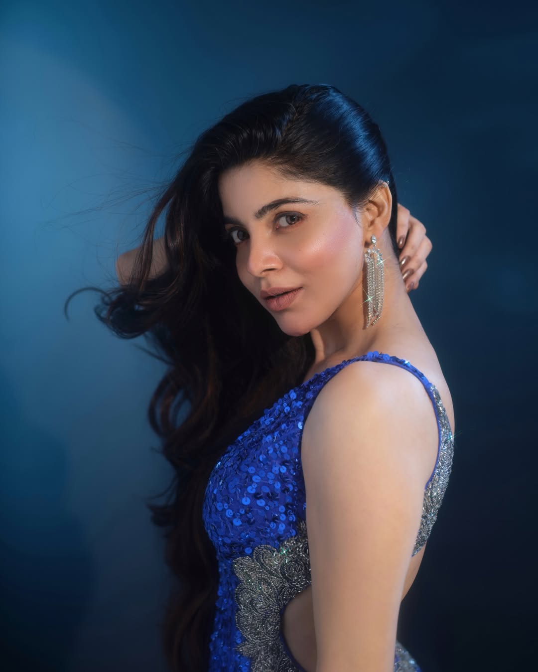 Actress Divya Bharathi Stunning Photos Goes Trending