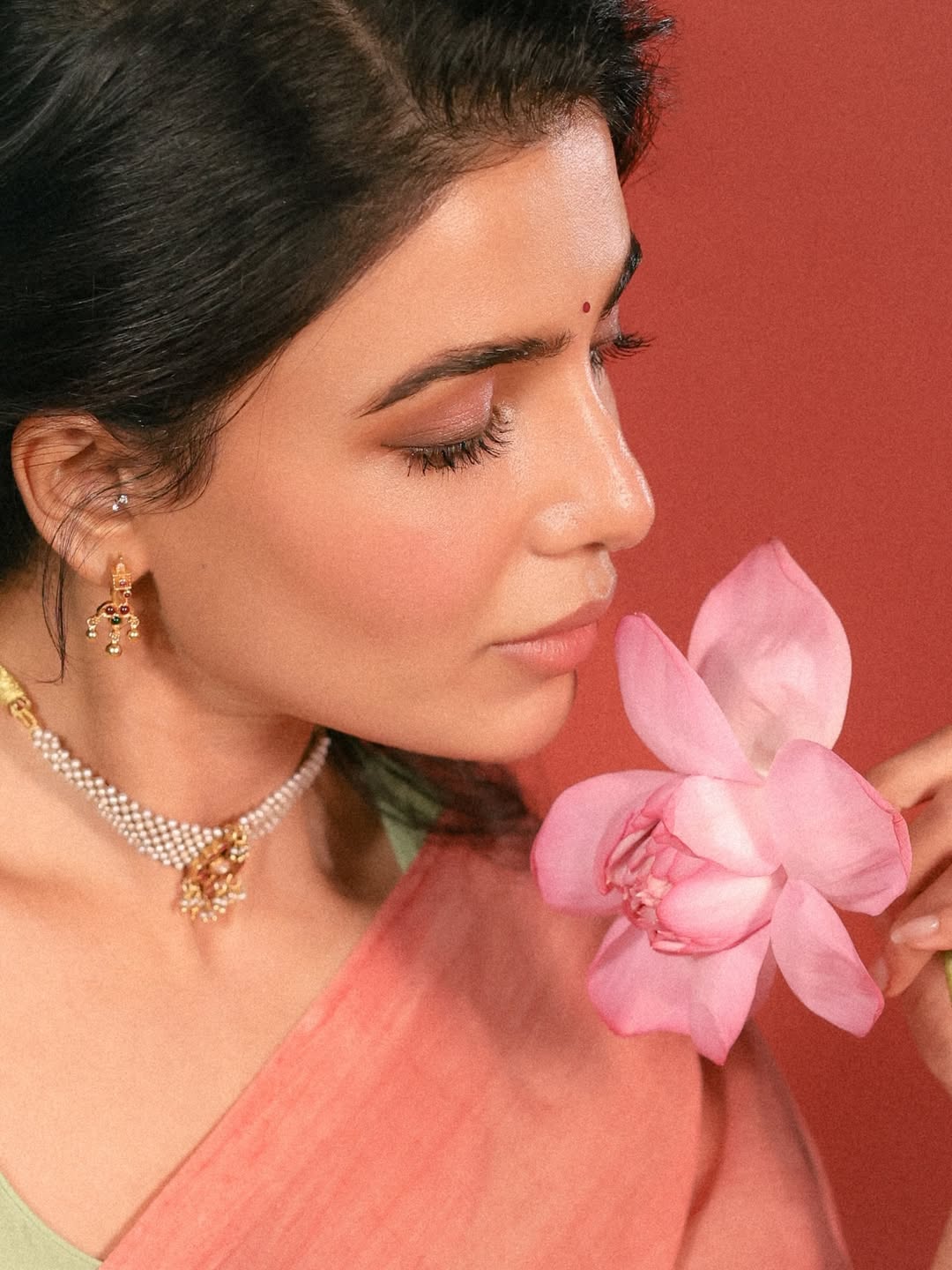 Actress Samantha Recent Stunning Beautiful Saree Photos With Lotus