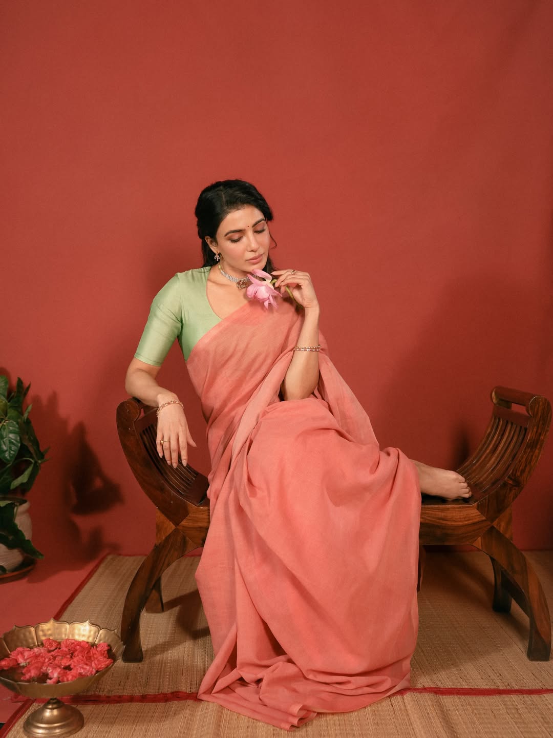 Actress Samantha Recent Stunning Beautiful Saree Photos With Lotus