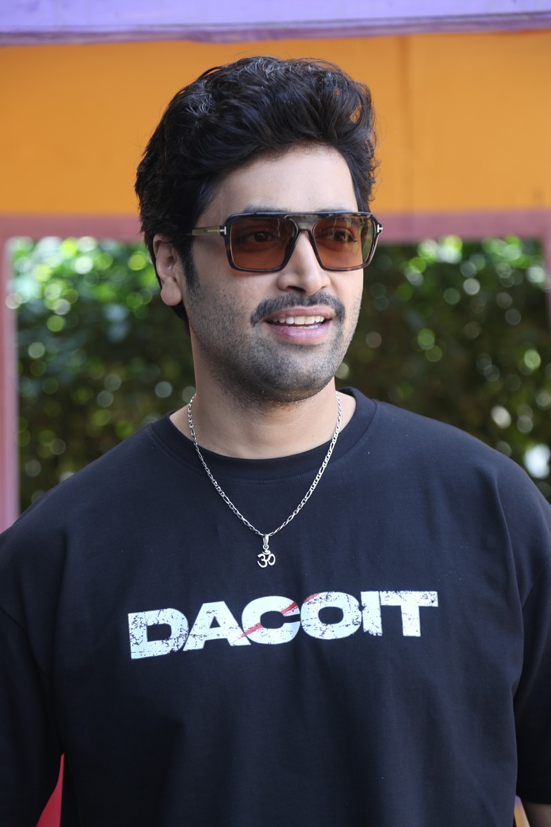 Adivi Sesh Dacoit tee Om pendant stylish look