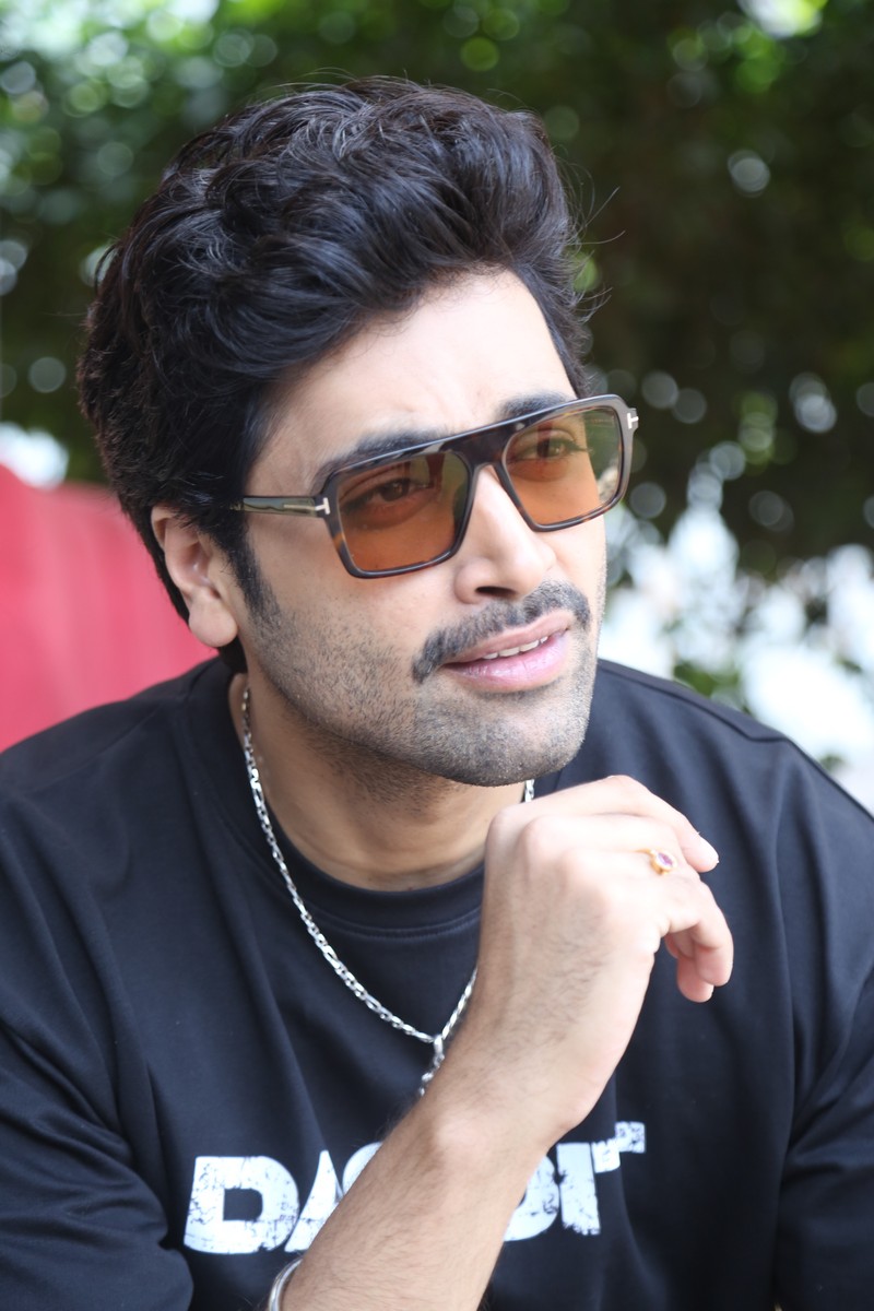 Adivi Sesh Dacoit tee Tom Ford sunglasses stylish