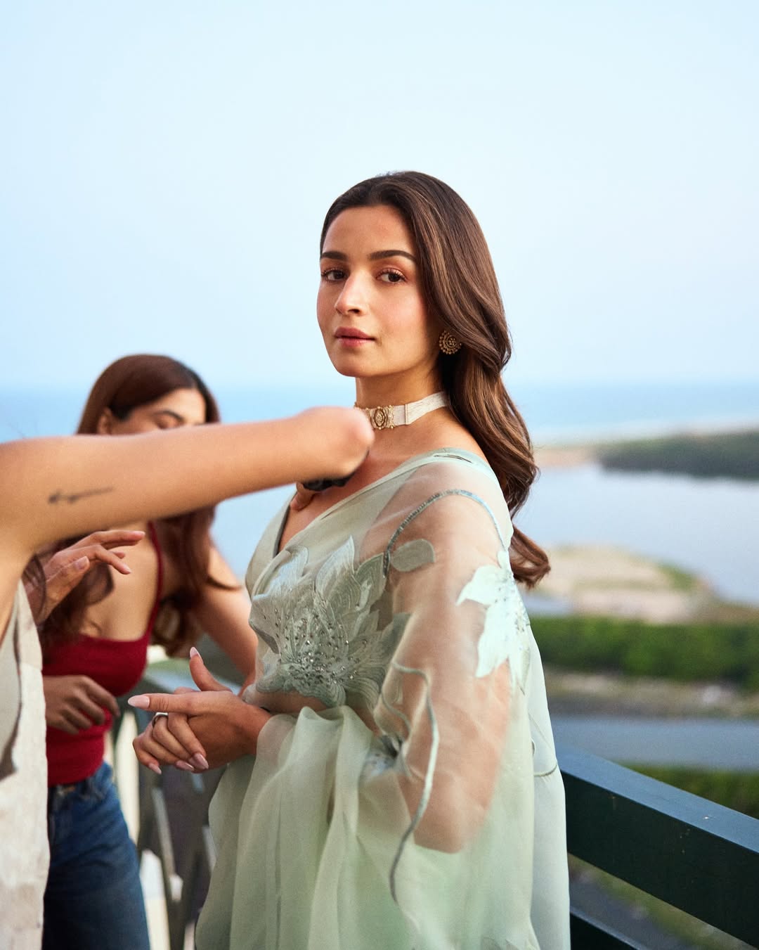 A Golden Hour Vision of Modern Femininity