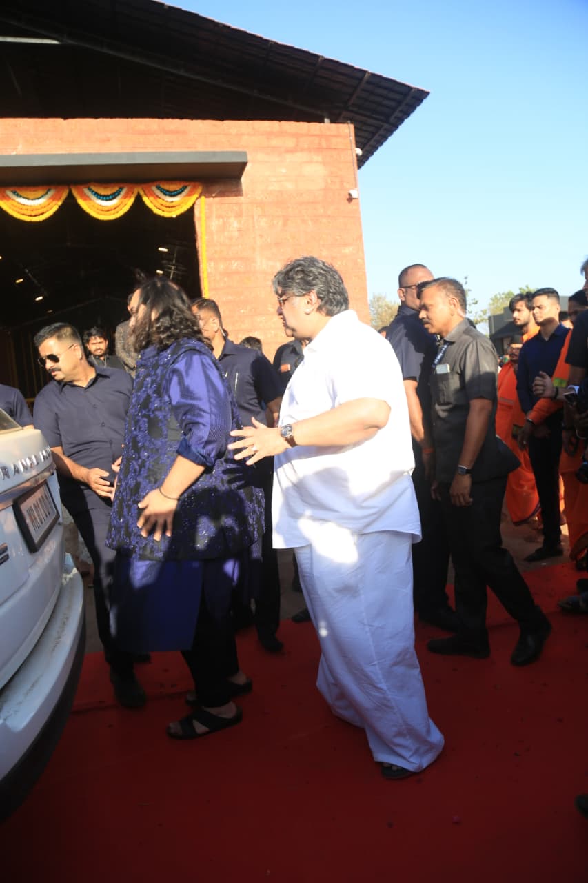 Anant Radhika at Krishna Kali Mandir Photos Attracts Social Media