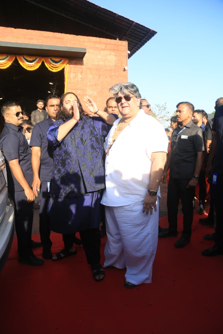 Anant Radhika at Krishna Kali Mandir Photos Attracts Social Media