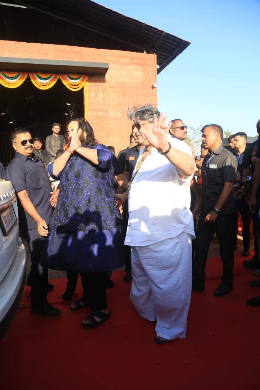 Anant Radhika at Krishna Kali Mandir Photos Attracts Social Media