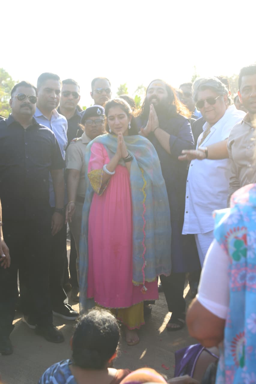 Anant Radhika at Krishna Kali Mandir Photos Attracts Social Media