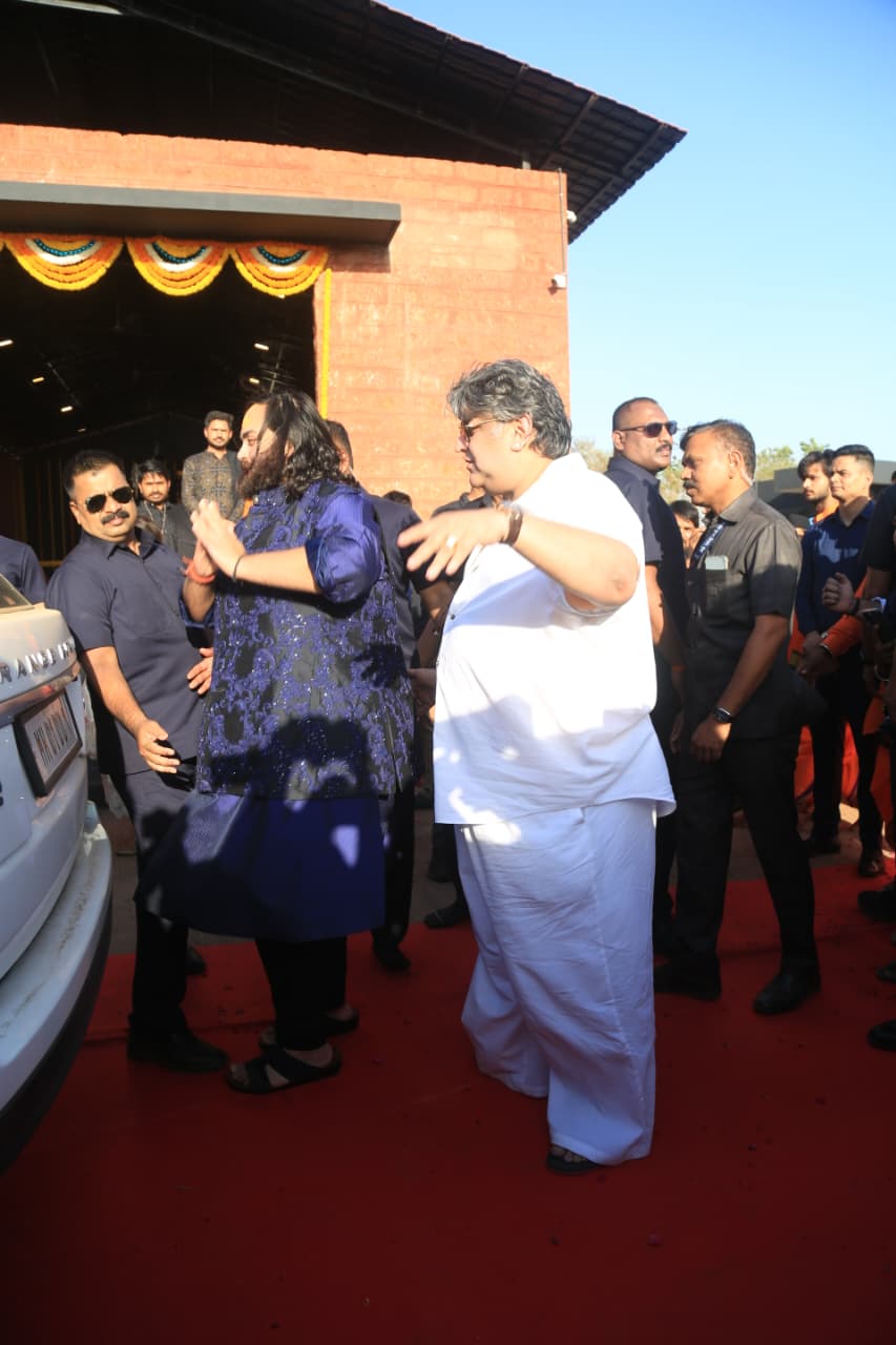 Anant Radhika at Krishna Kali Mandir Photos Attracts Social Media