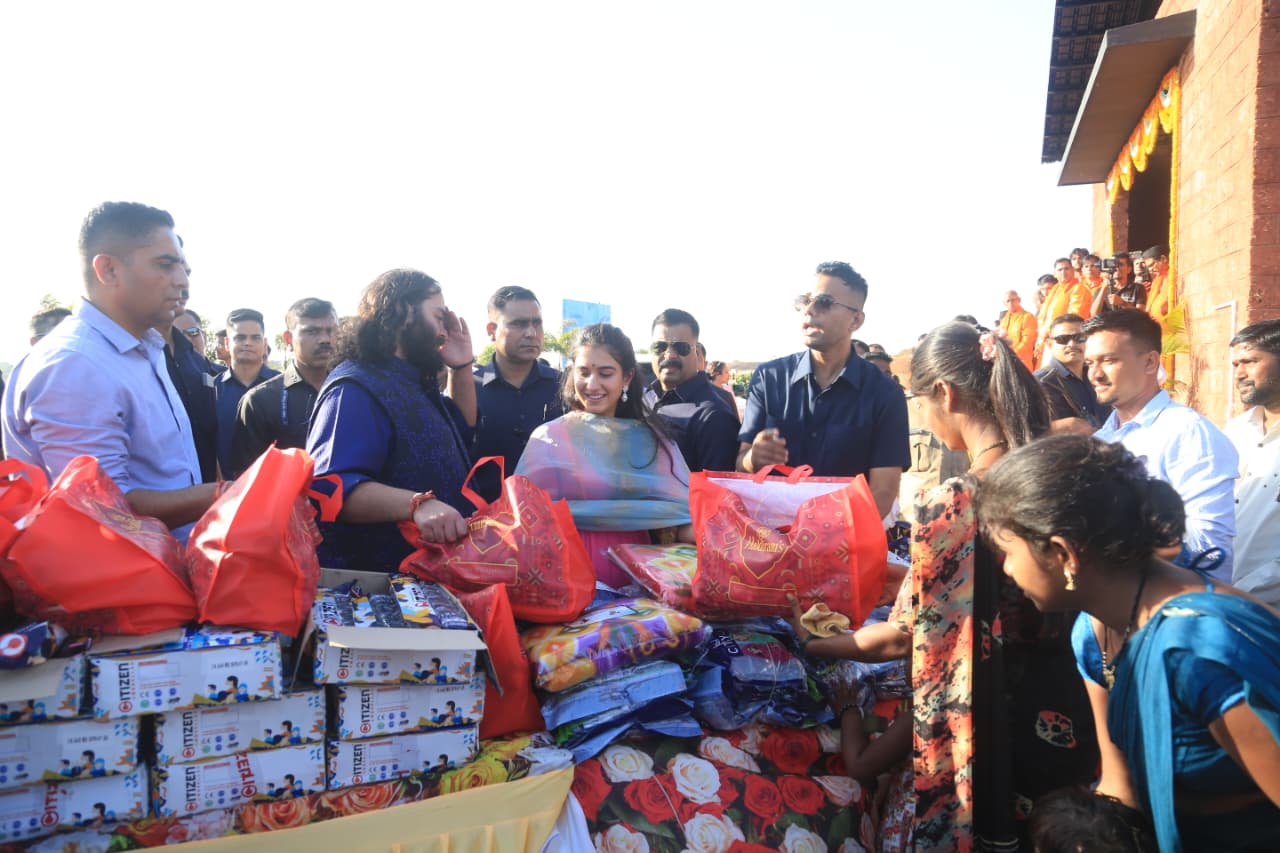 Anant Radhika at Krishna Kali Mandir Photos Attracts Social Media