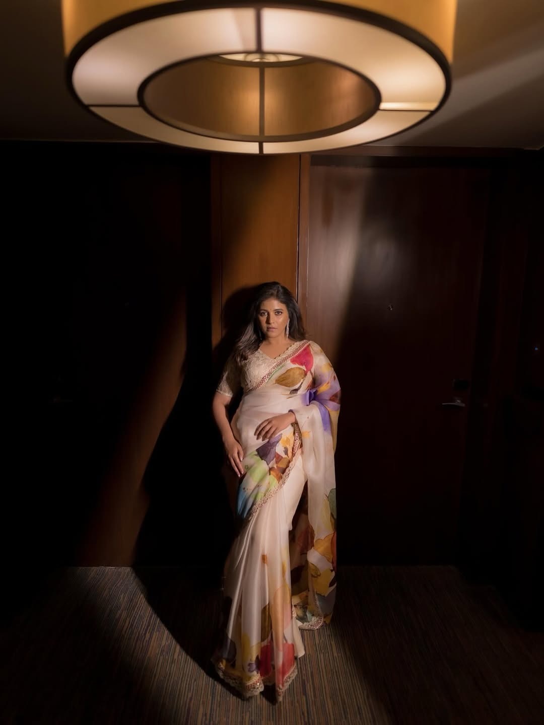 Anjali’s Saree Photos Go Viral – Fans Mesmerized by Her Stunning Look