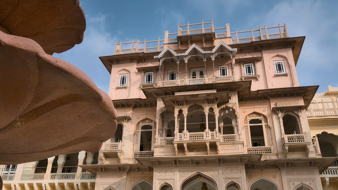 Plot Tease: A Mansion Full of Secrets