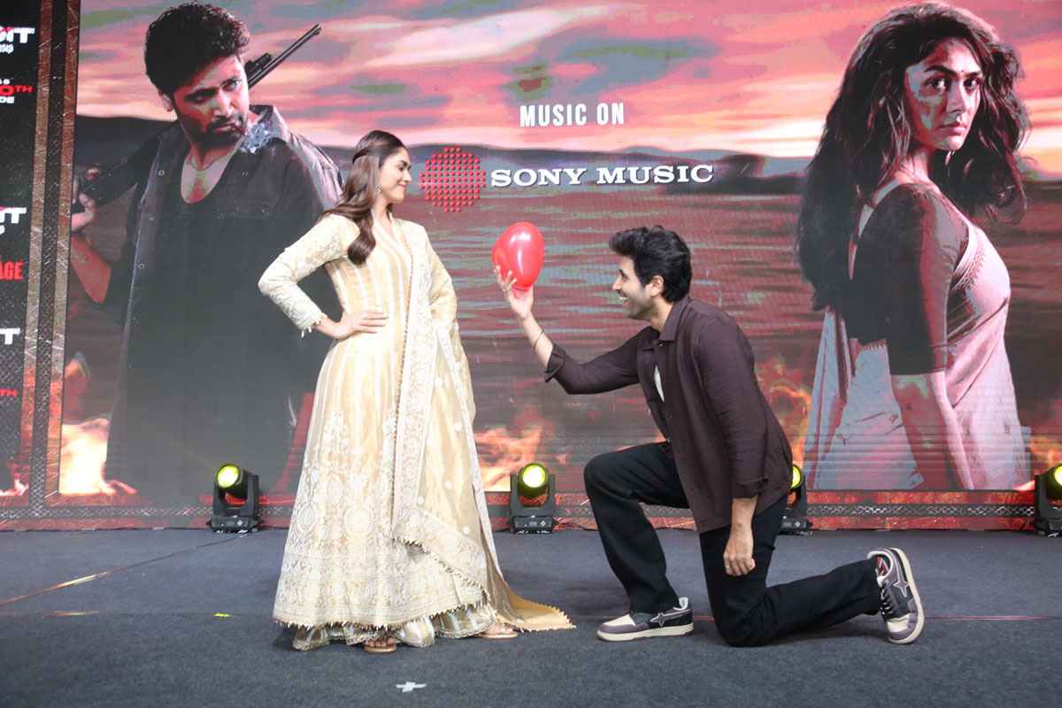 Adivi Sesh Mrunal proposal balloon