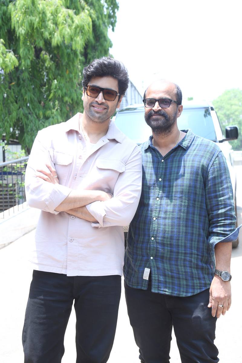 Adivi Sesh Abburi Ravi success meet pose