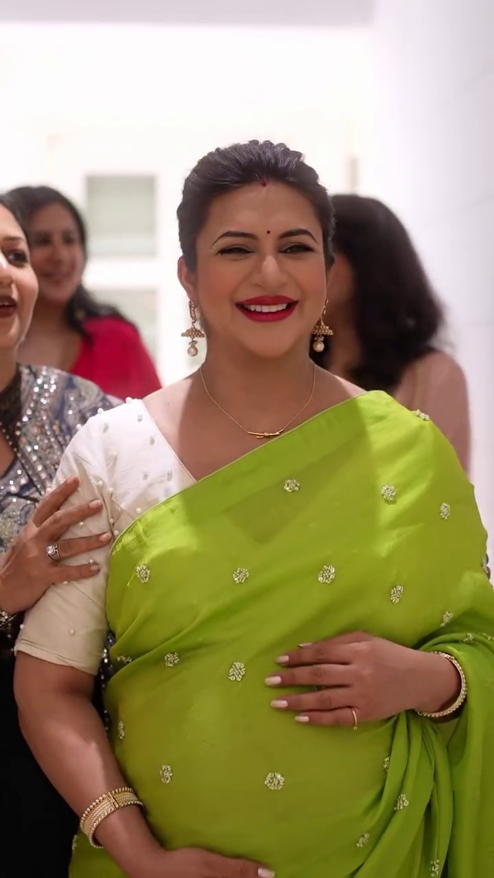 Divyanka’s Radiant Traditional Look Steals Attention