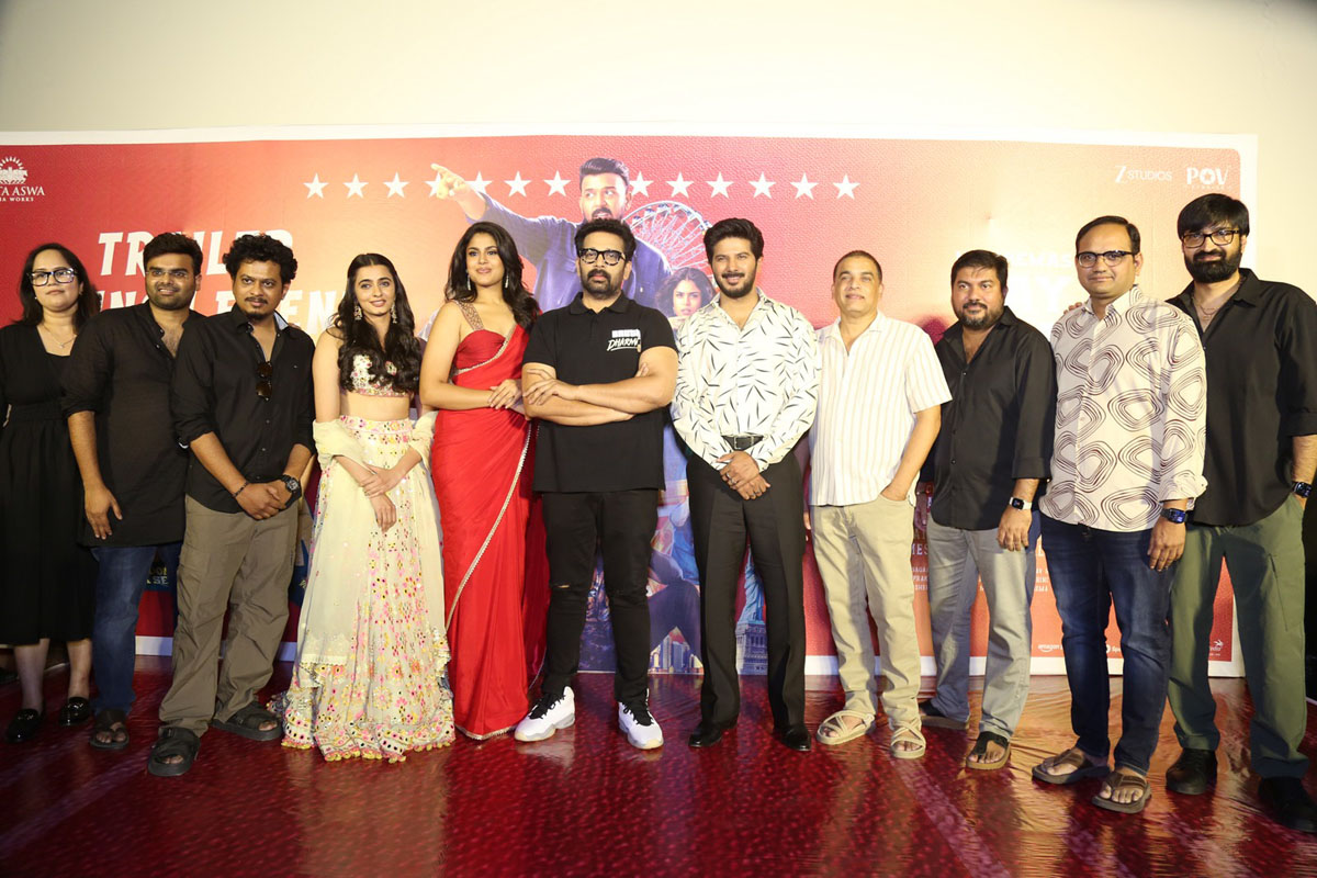 Gaayapadda Simham cast crew with guests posing