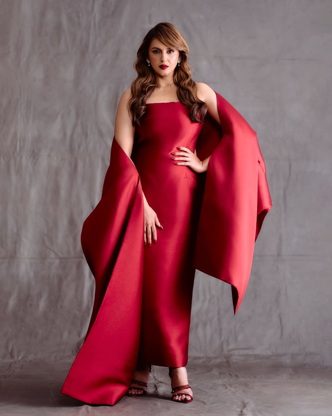 Huma Qureshi grand entrance red gown dramatic elegant look