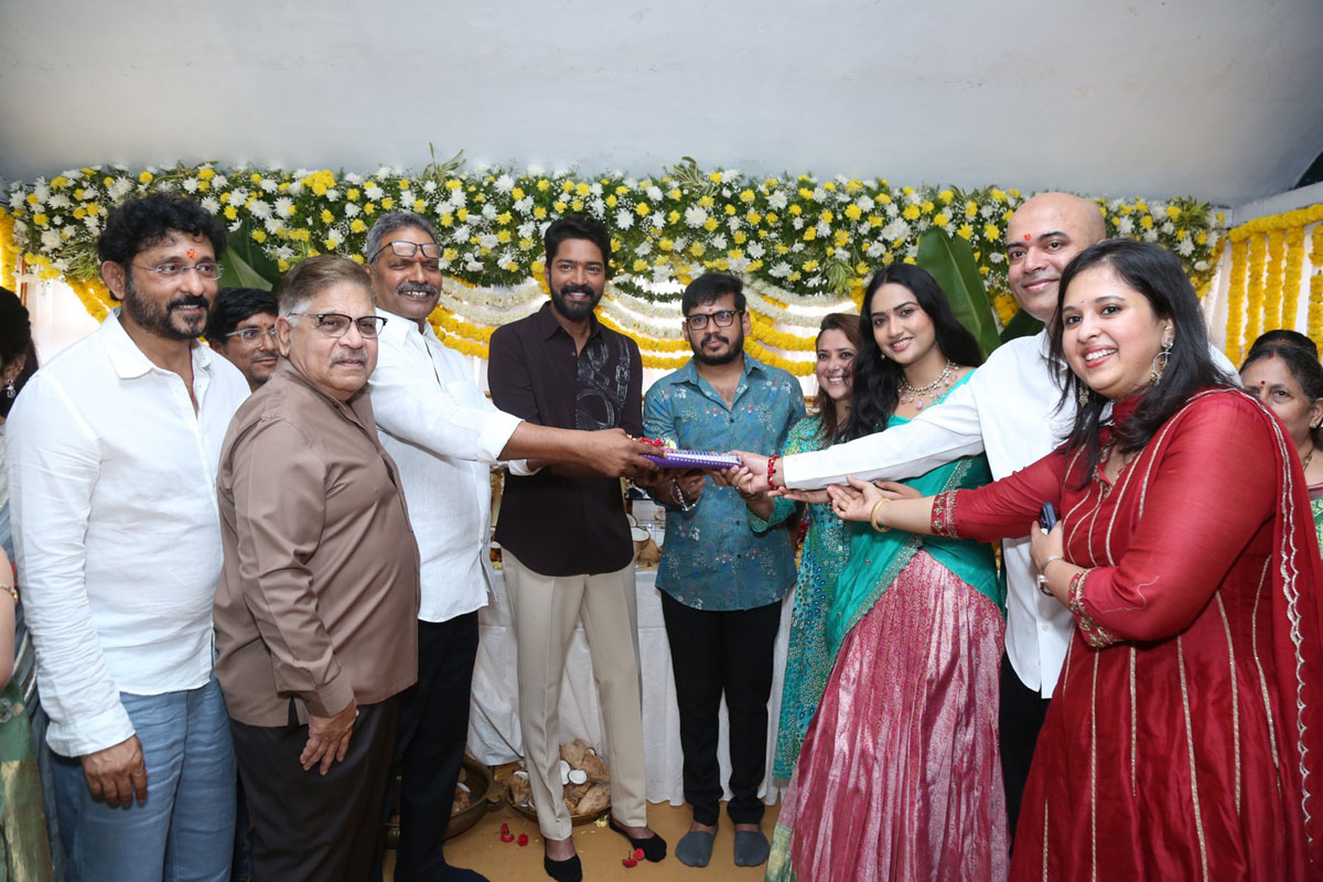 Kanaka Durga team holding script pose