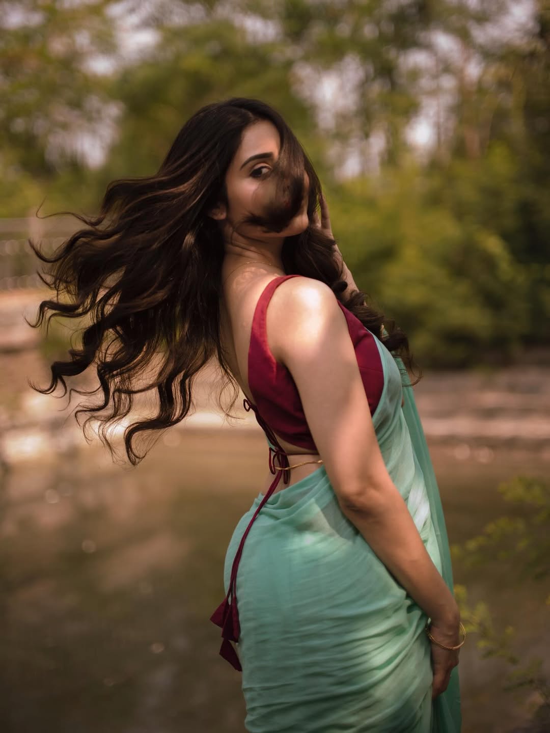 Kushita Kallapu flowing hair elegant saree stylish movement