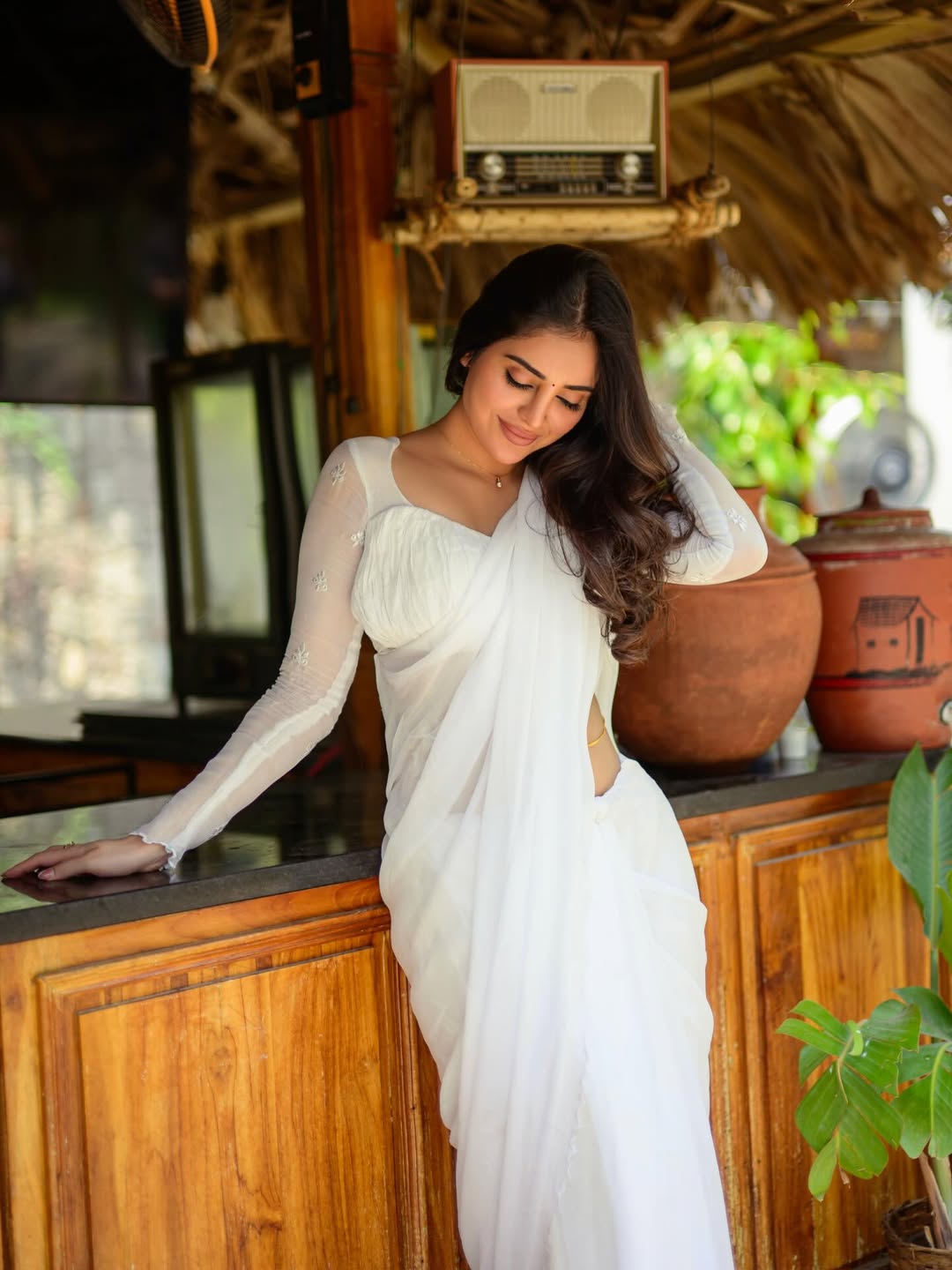 Kushita Kallapu elegant white saree graceful stylish look