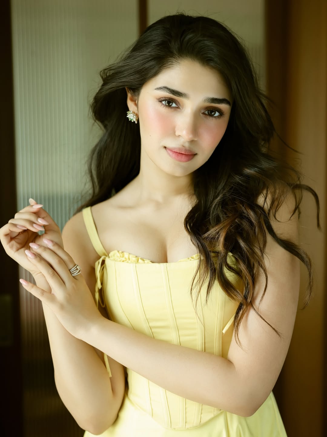 LIK Actress Krithi Shetty Shares Her Glamour Photos Which Goes Trending