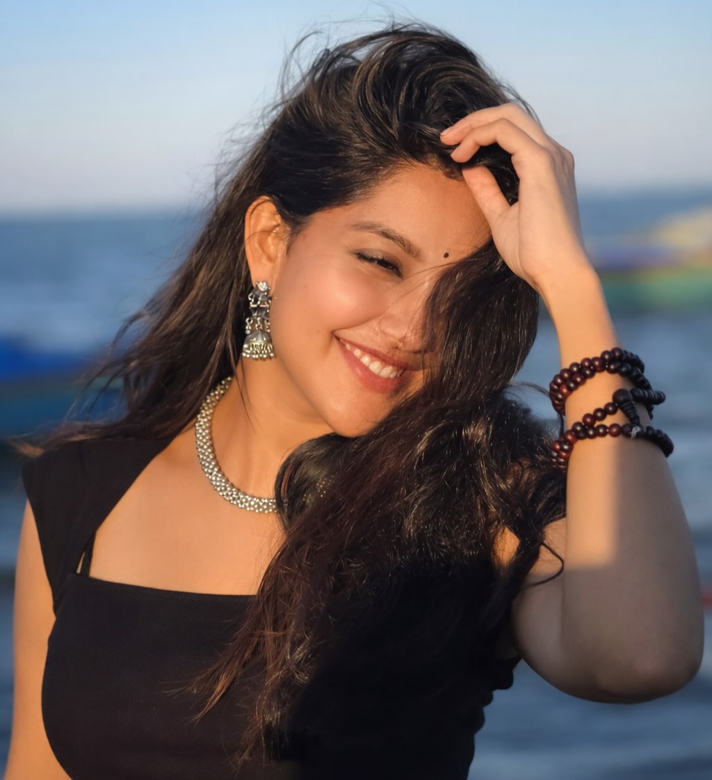 Mandaadi Movie Actress Mahima Nambiar Gorgeous Photos