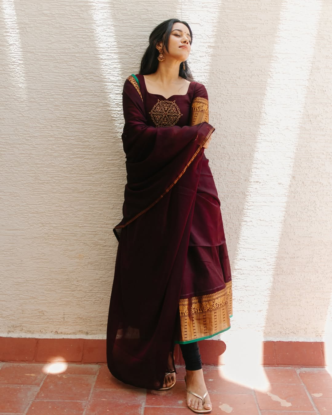 Mirnalini Ravi traditional outfit with modern stylish appeal