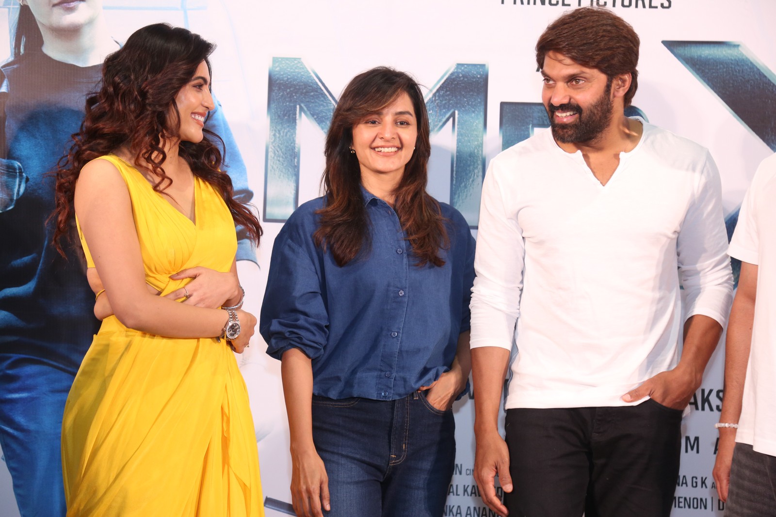 Athulya Ravi Manju Warrier Arya captured together