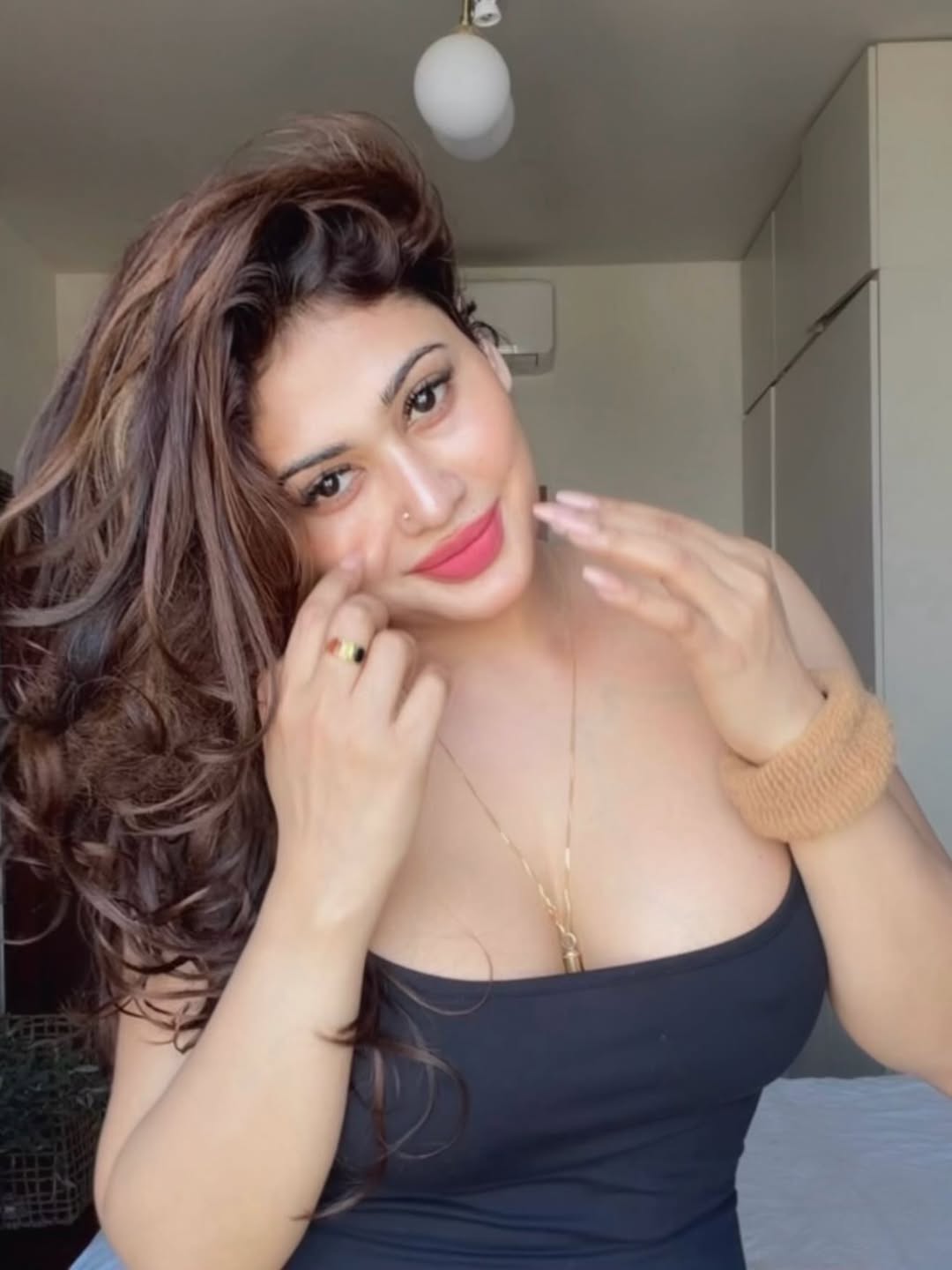 Piumi Hansamali Toilet tour photos