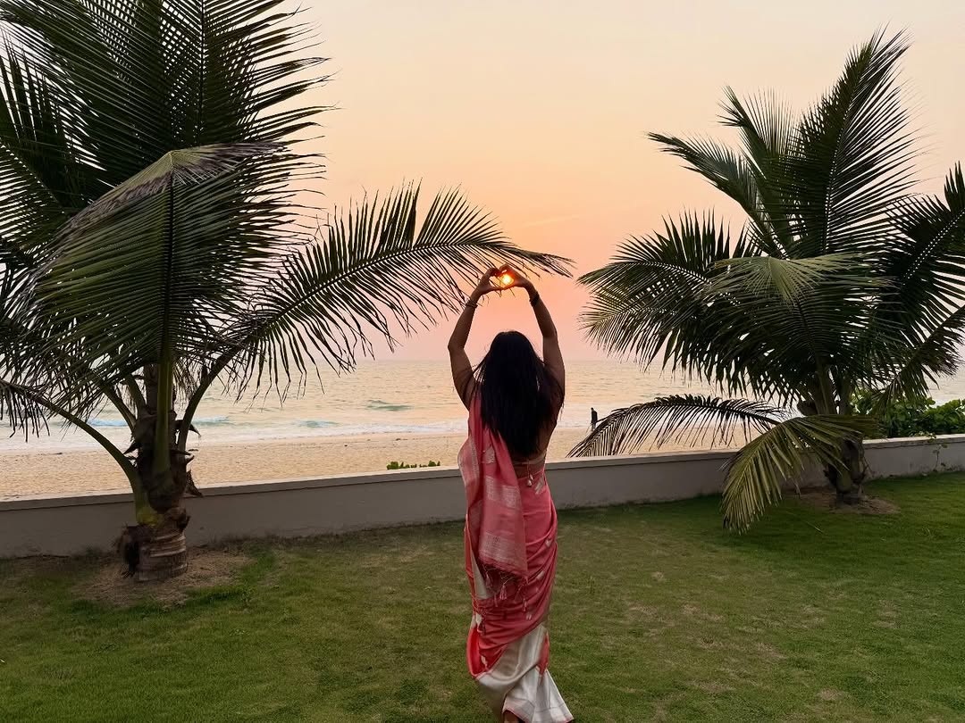 Pooja Hegde’s Instagram Photos Go Viral Ahead of Jana nayagan Release