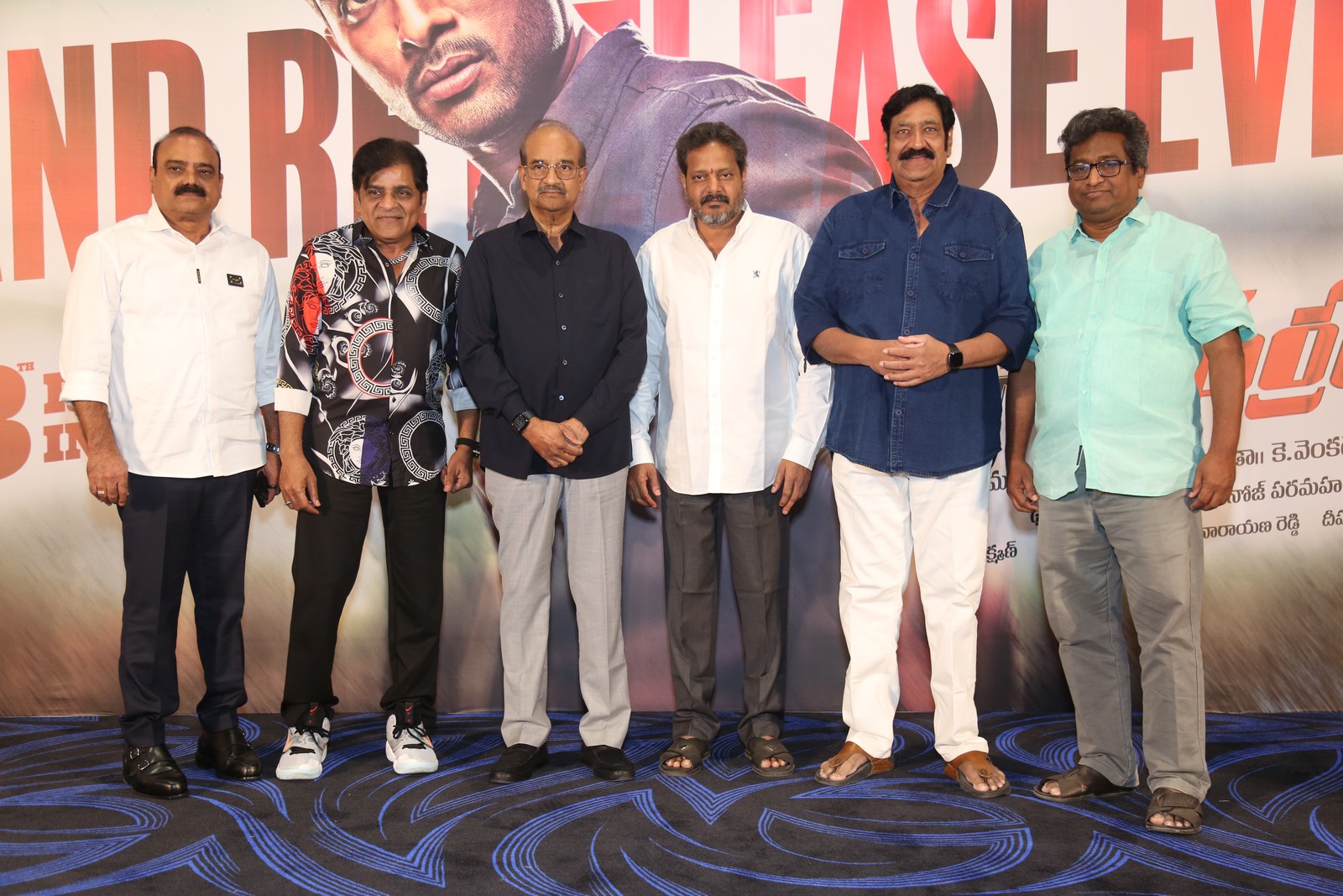 Race Gurram team group photo at event