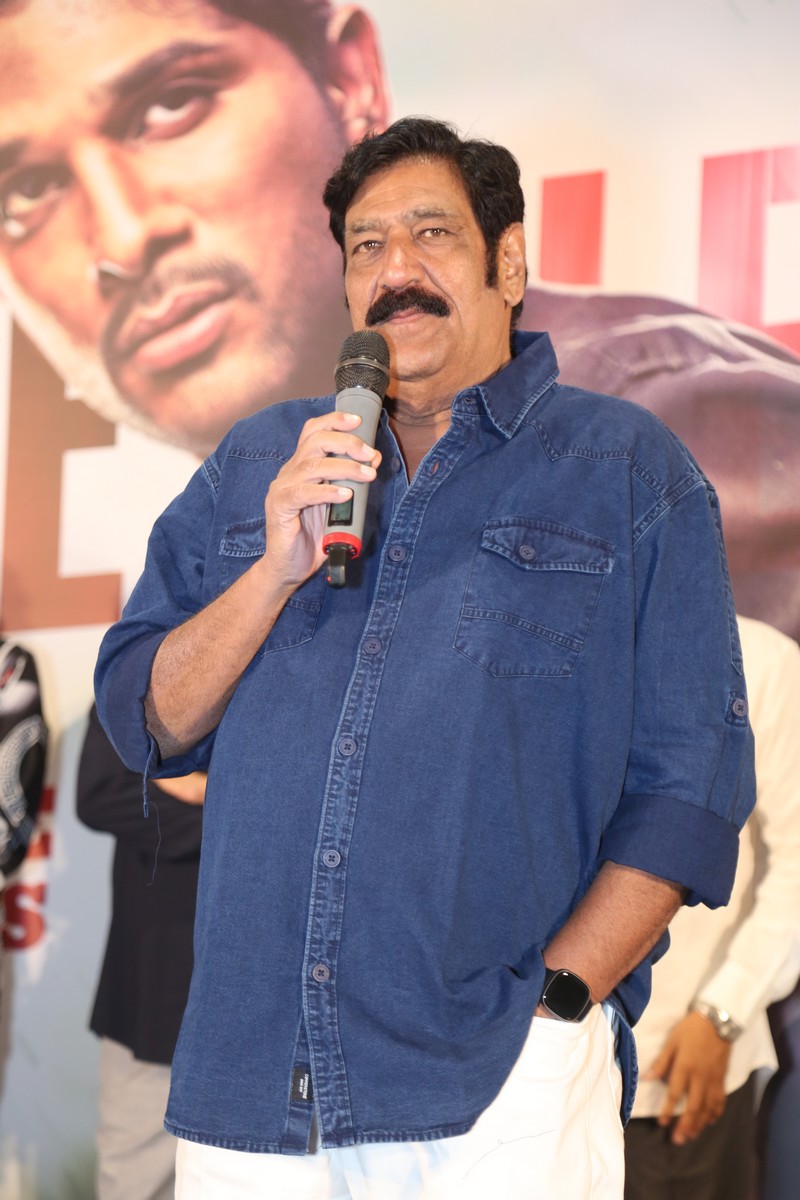 Actor Raghu Babu speaking at event