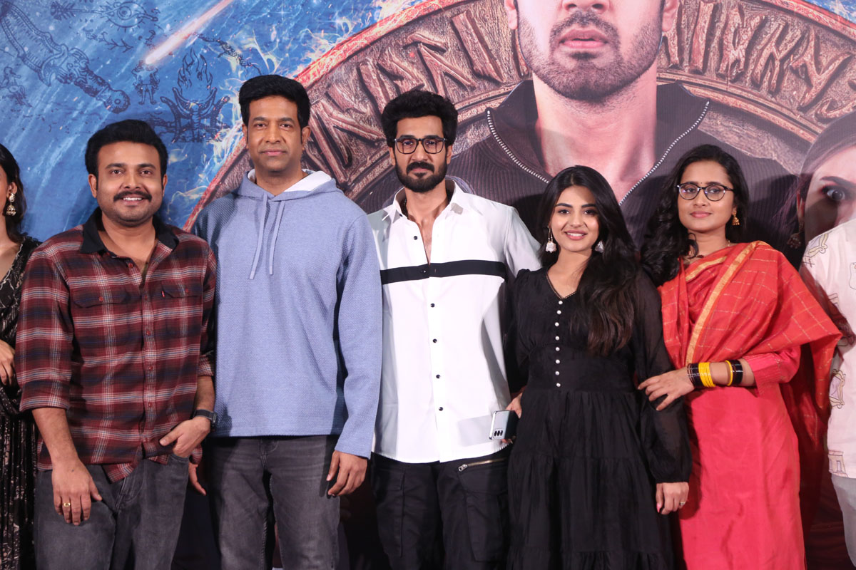 Rakasa team group media pose