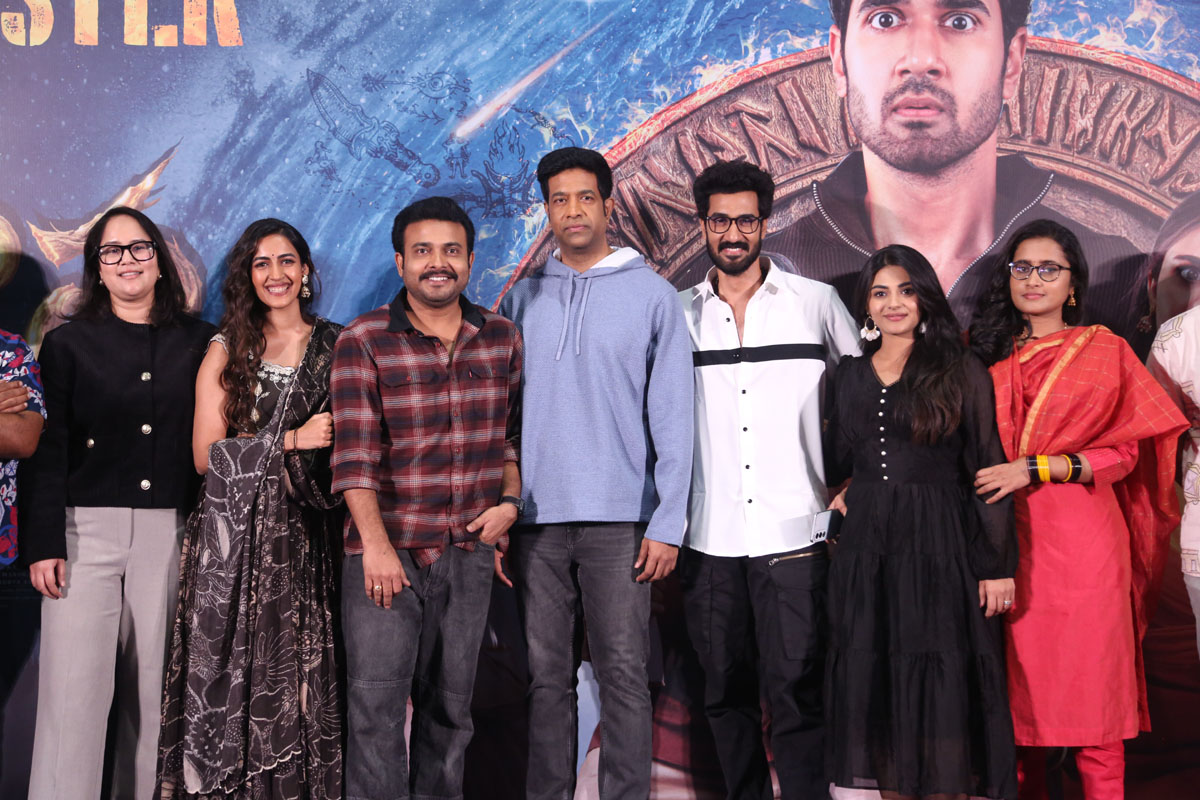 Rakasa team with Divya Vijay pose