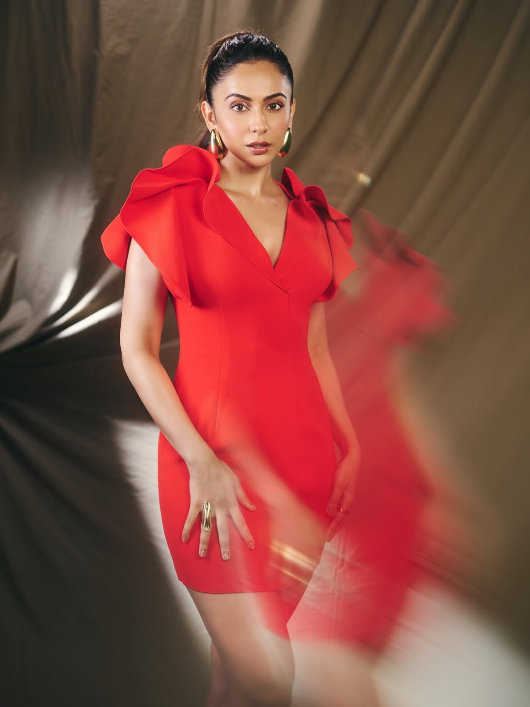 The Outfit: Structured Drama Meets Sleek Silhouette