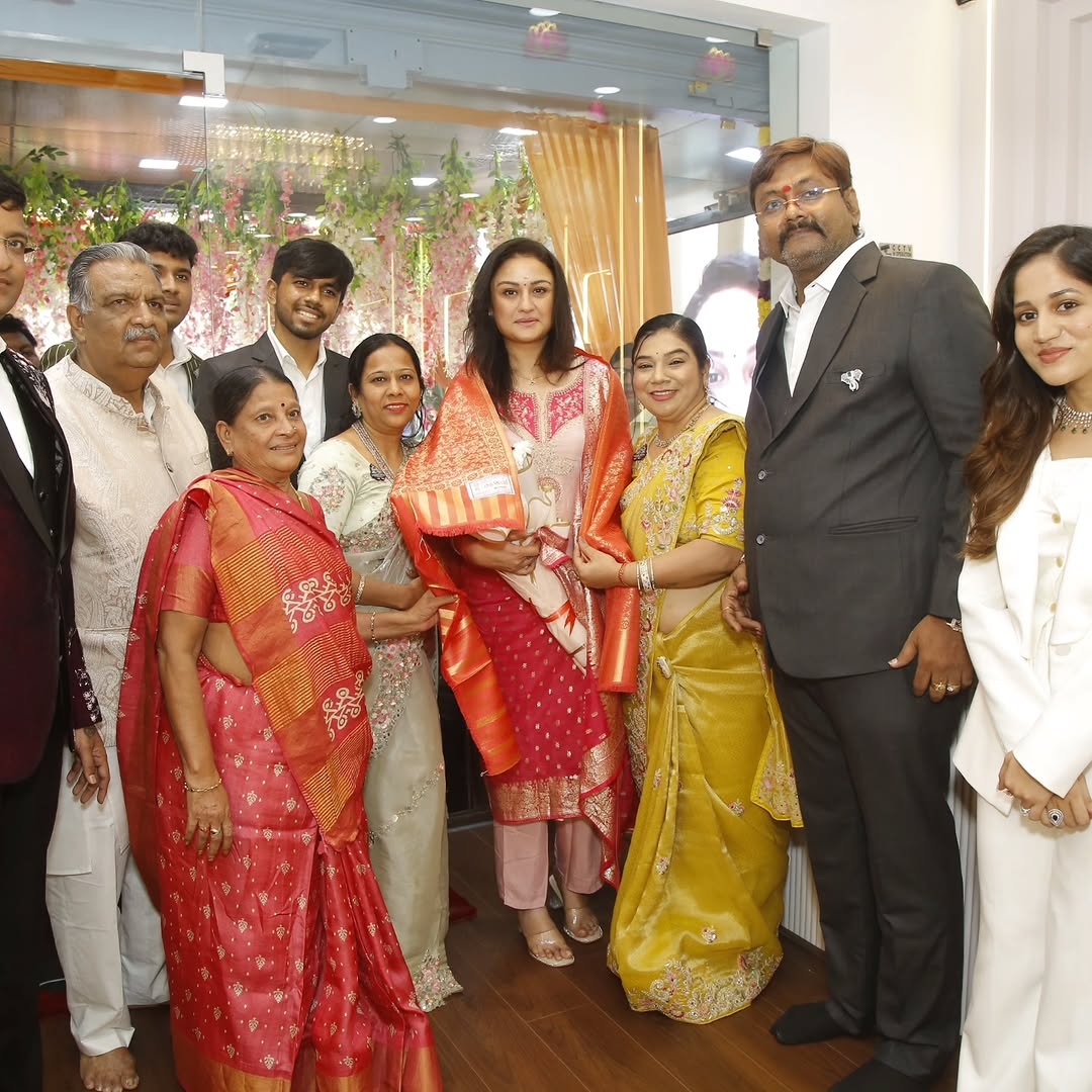 Sonia Agarwal Opens Jewellery Store, Photos Go Viral on Social Media