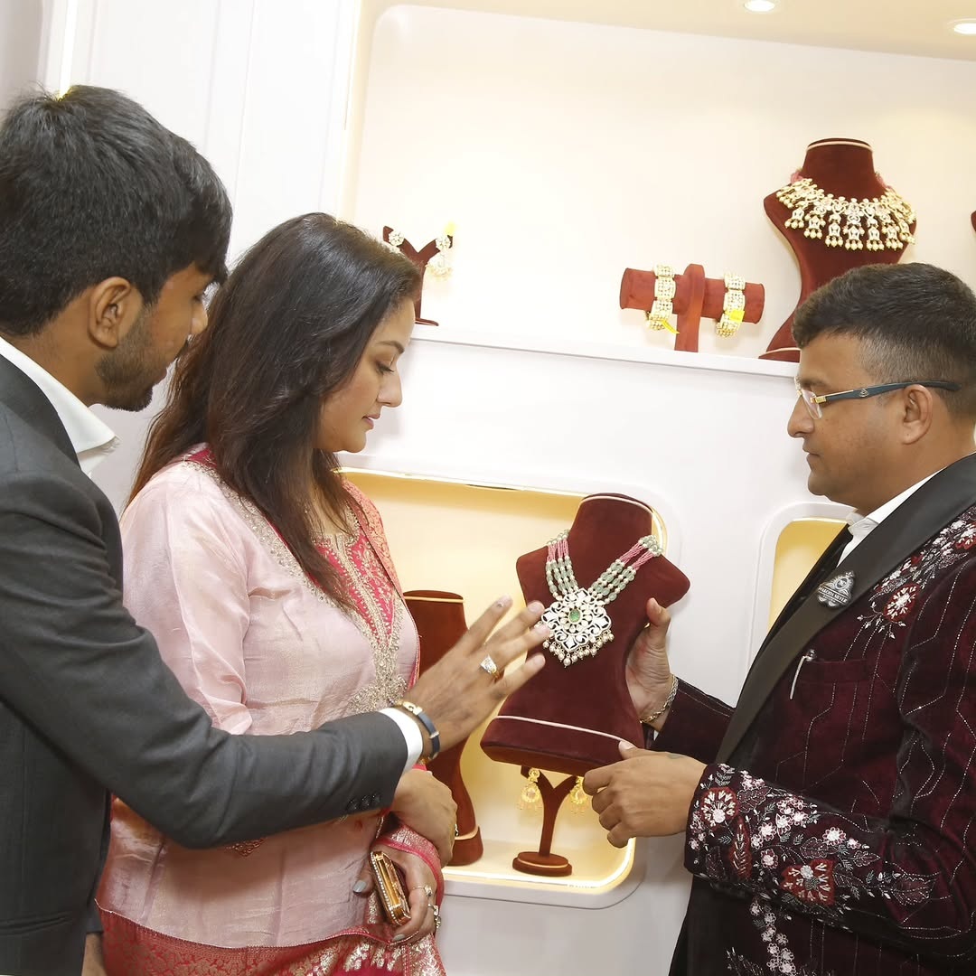 Sonia Agarwal Opens Jewellery Store, Photos Go Viral on Social Media