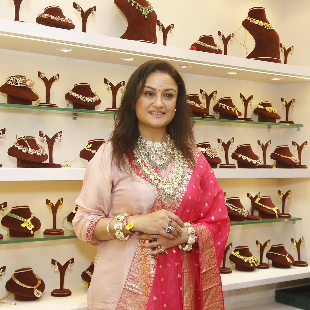 Sonia Agarwal Opens Jewellery Store, Photos Go Viral on Social Media